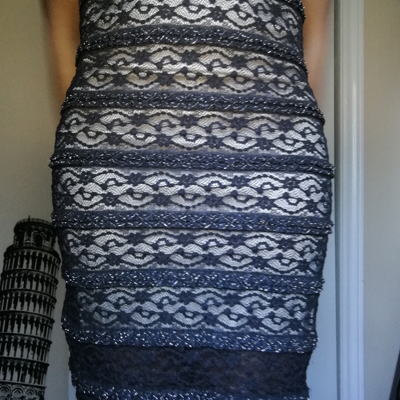 Lace dress - Picture 2 of 4